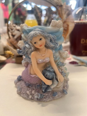 Mermaid pencil holder like new