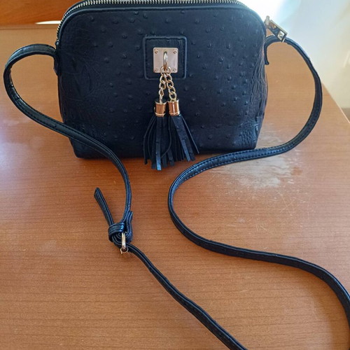 Black crossbody bag like new with gold clasp