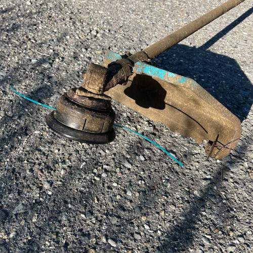 Brushcutter with metal 3T blade, professional shoulder strap, used