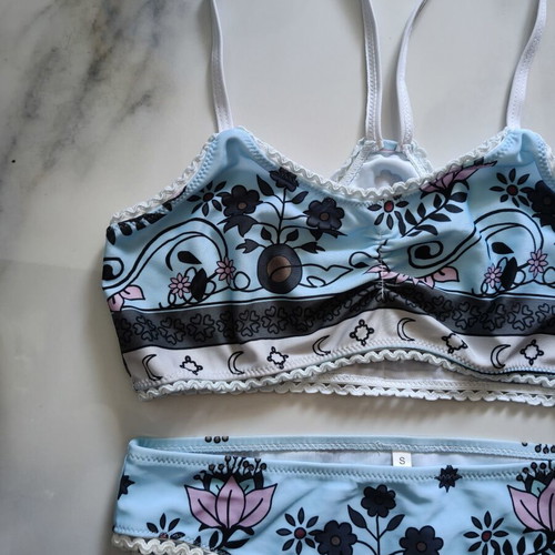Children's swimsuit like new, size S, multicolor