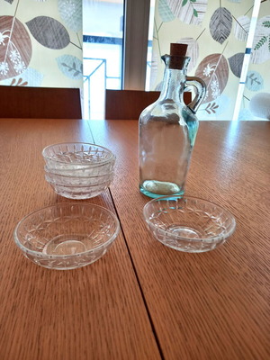 Glass Dessert Plates Set of 6 and Serving Bottle new