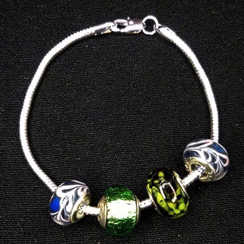 Silver 925 bracelet like new with 4 charms, 20 cm length