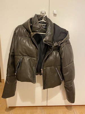 Zara jacket used, cropped, green, puffy and warm
