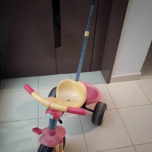 Tricycle for small child used with assist handle and basket