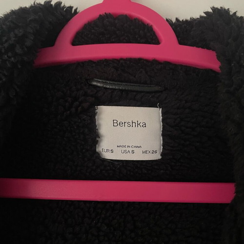 Bershka black jacket used with synthetic fur, size S