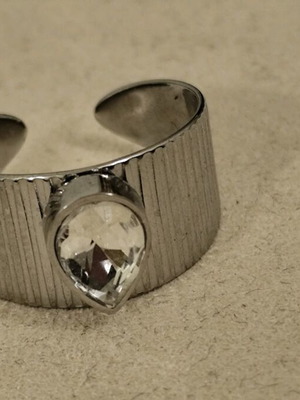 Ring with beautiful design made of stainless steel new, silver