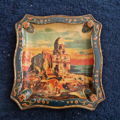 Vintage decorative metal ashtray with lithography design