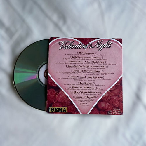 CD collection of 5 lounge and chill music compilations like new