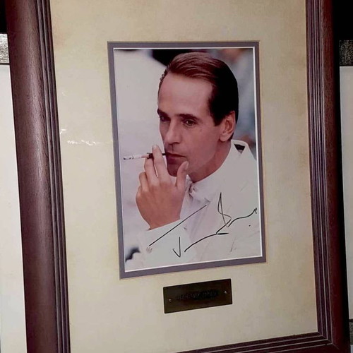 Autograph collection used, largest in Greece