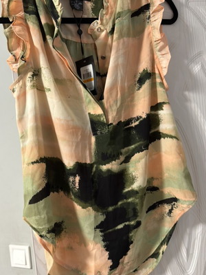 DKNY top new with tag, size S