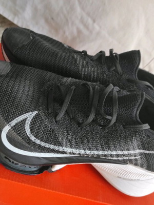 Nike Tempo Next 43 like new black athletic shoes