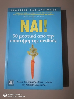 Book Yes! 50 Secrets from the Science of Persuasion like new
