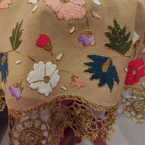 Handmade embroidery with knitted lace new, diameter 83 cm