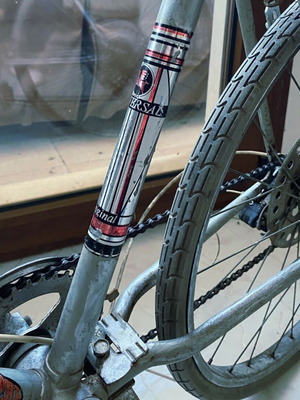 Vintage Universal 1980 Road Bicycle refurbished, rare model