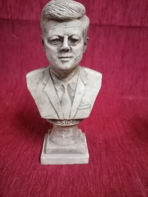 Kennedy bust made of terracotta, 20 cm height