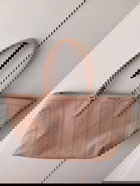 Love moschino υπέροχη τσάντα μπεζ dusty pink με μικρές φθορές στις 3 γωνίες