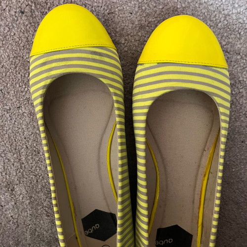 Yellow ballerina flats like new, size 40