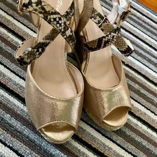 Gold platform sandals like new, size 38