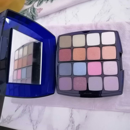 Cosmetic set with mirror, eyeshadows, powders, blush and lipgloss new
