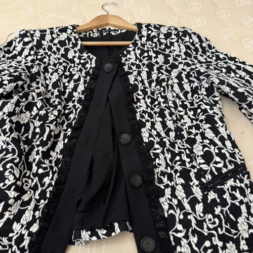 Women's Jacket like new, black and white, size L