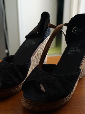 Women's espadrille platform shoes like new, size 37, black and beige
