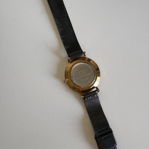 Daniel Wellington Petite Ashfield 32mm women's watch like new, black metal bracelet