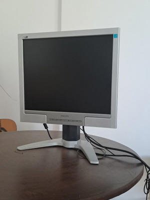 Philips 170B7CS/00 Monitor like new, 17 inch, ergonomic base, USB hub