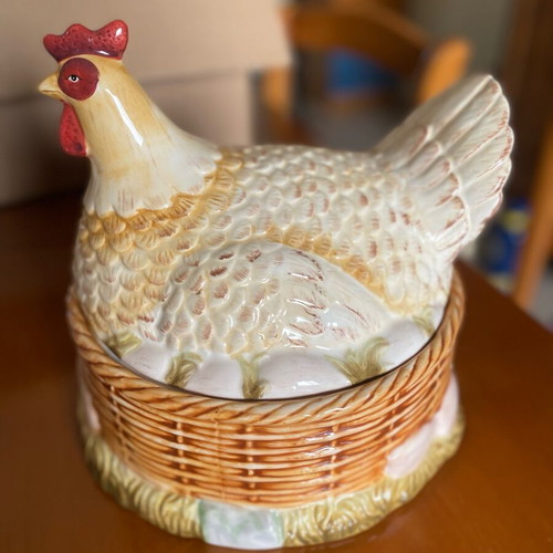 Vintage ceramic egg holder decorative hen like new