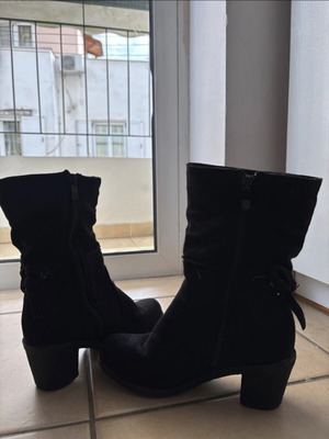Booties with bow like new, size 36, black