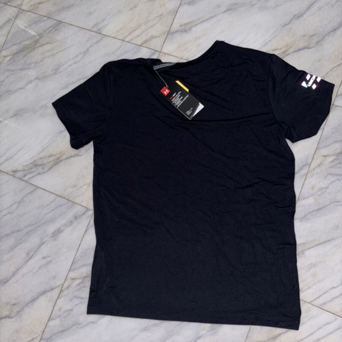 Under Armour reflective T-shirt size L new