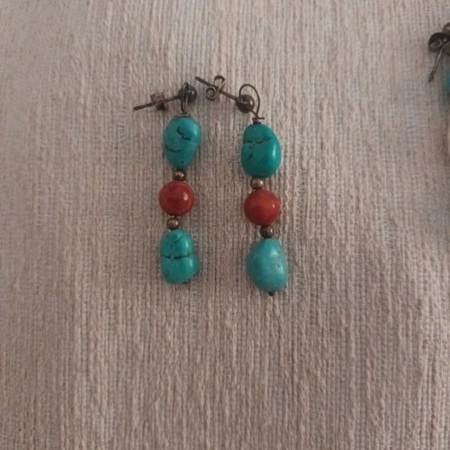 Earrings handmade used with white and turquoise stones, red stone set