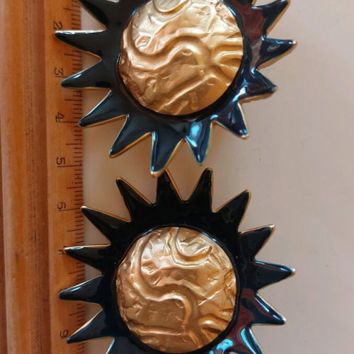 Vintage Faux bijoux clip earrings refurbished, black and gold