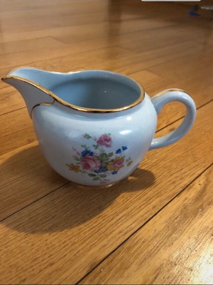 Μικρή σαλτσιέρα Villeroy & Boch μεταχειρισμένη, πορσελάνη με χρυσές λεπτομέρειες