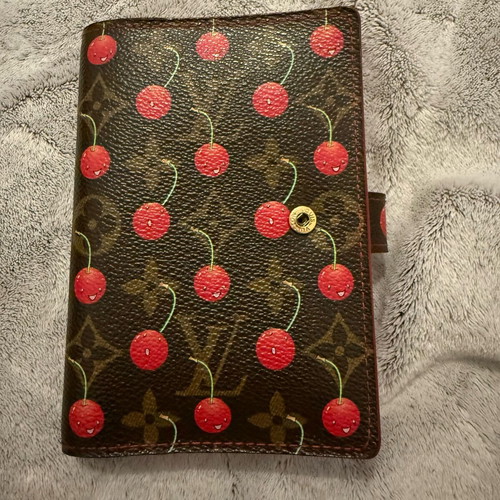 Louis Vuitton Cerises Agenda like new with broken metal support