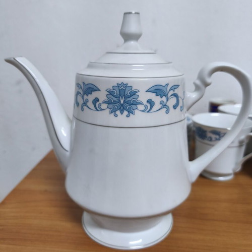 Porcelain tea set with 14 pieces and blue decorative design like new