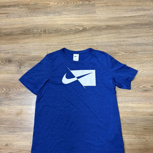 Nike Dri-FIT HBR Swoosh Graphic Youth T-shirt like new, size 158/170/XL