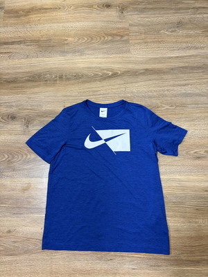 Nike Dri-FIT HBR Swoosh Graphic Youth T-shirt like new, size 158/170/XL