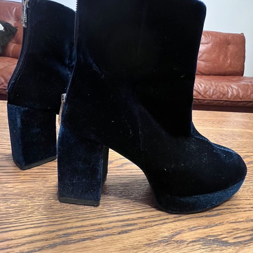 Zara blue velvet ankle boots like new, high heels