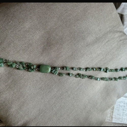 Necklace with green beads and oval stone like new