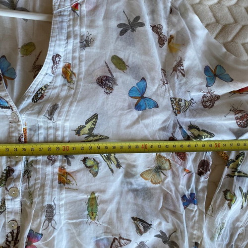 Thin butterfly shirt size M like new, white