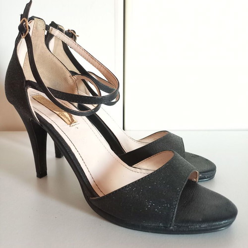 Black stiletto sandals like new, size 38, shiny with rhinestones
