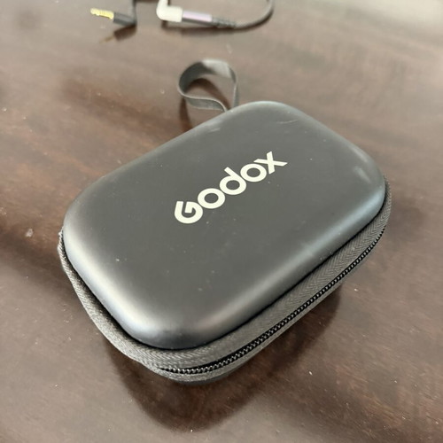 Godox WEC wireless microphone system like new, 2 TX + 1 RX, charging case