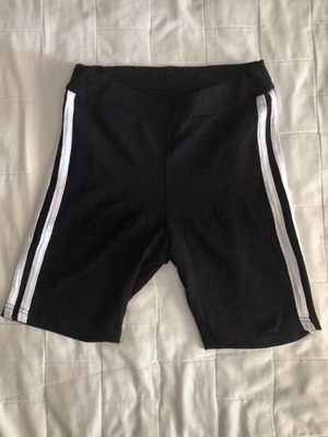 Fitted black and white bermuda shorts for 10-year-old girls