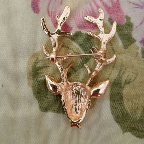 Deer brooch new, gold color