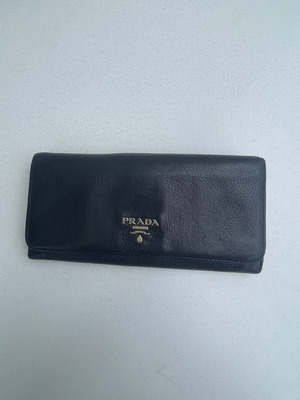 Prada wallet used, authentic, very good condition