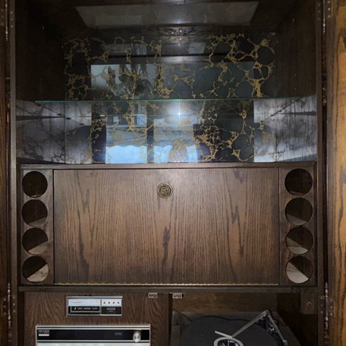 Vintage living room unit with bar, built-in turntable and sound system like new