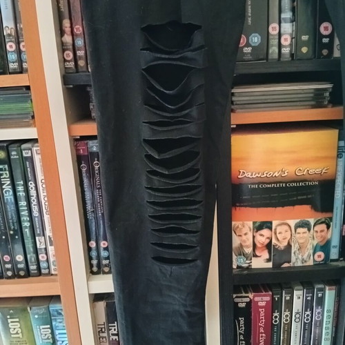Romwe μαύρο κολάν size L με σκισίματα σαν καινούργιο