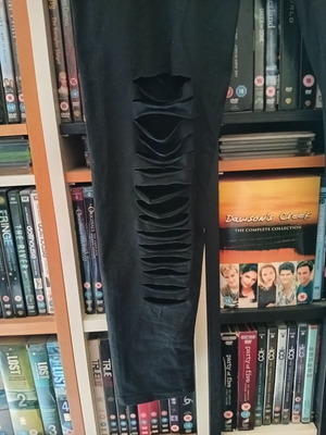 Romwe μαύρο κολάν size L με σκισίματα σαν καινούργιο