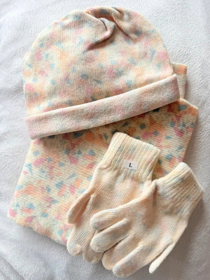 Children's set new 3 pieces hat, scarf, gloves made in Italy beige