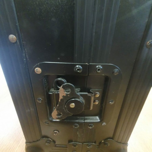 Reloop BEATMIX 2 case used with removable lid and laptop tray